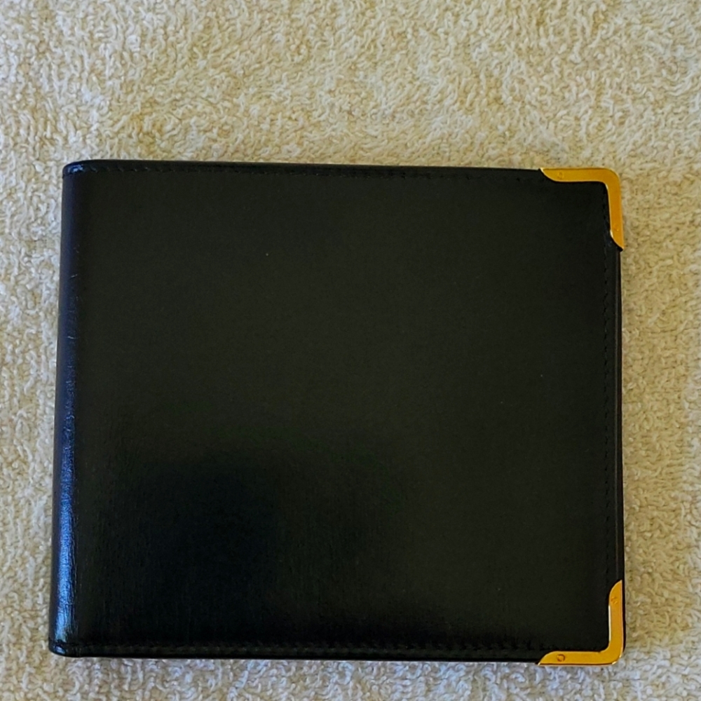 Authentic Gucci men's wallet LIKE NEW! $190 OBO